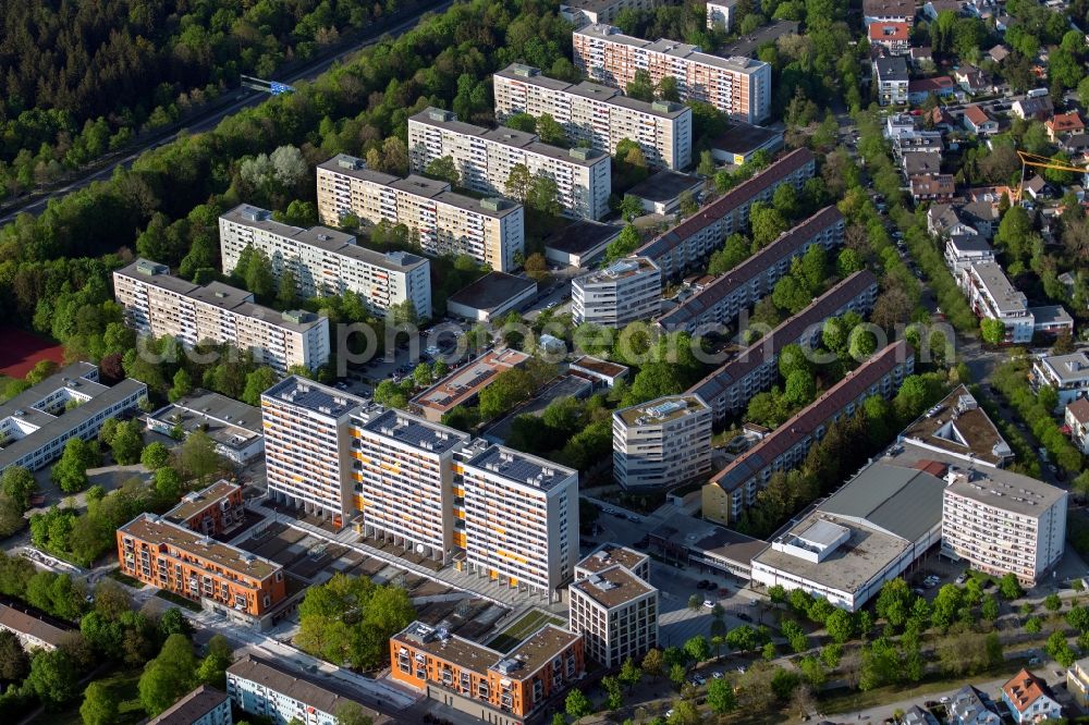 Aerial image München - Skyscrapers in the residential area of a??a??an industrial prefabricated prefabricated housing estate in the district of Thalkirchen-Obersendling-Forstenried-Fuerstenried-Solln in Munich in the state Bavaria, Germany