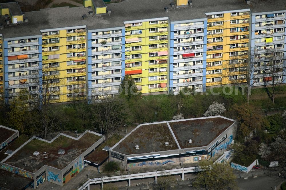 München from above - Residential area of an industrially manufactured prefabricated housing estate on Plettstrasse in the district of Ramersdorf-Perlach in Munich in the state Bavaria, Germany