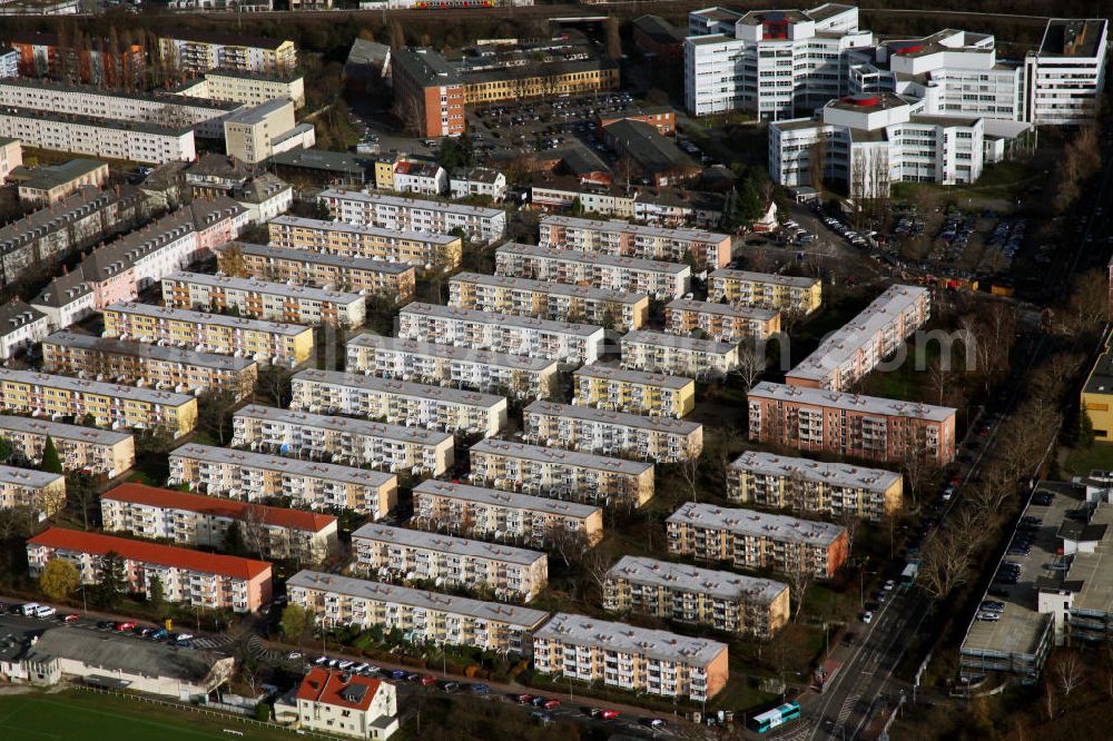 Aerial photograph Frankfurt am Main - Blick auf eine Plattenbausiedlung an der Sondershausensstraße im Frankfurter Gallusviertel. View to an estate of prefabricated houses at the Sondershausensstraße in the Gallus-district in Frankfurt on the Main. Alfons Rath