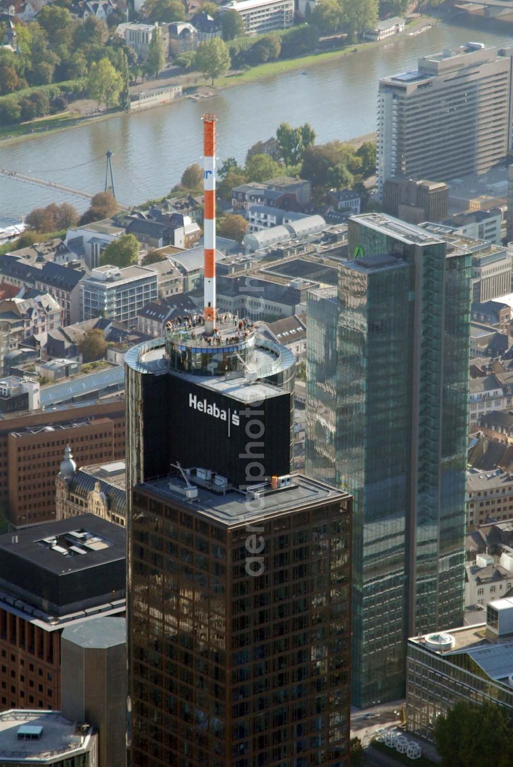 Frankfurt am Main from above - Blick auf die Aussichtsplattform der Hessischen Landesbank in Frankfurt. Öffnungszeiten der Aussichtsplattform: Sonntag bis Donnerstag von 10.00 bis 21.00 Uhr, Freitag und Samstag von 10.00 bis 23.00 Uhr. Landesbank Hessen-Thüringen Girozentrale, Anstalt des öffentlichen Rechts, MAIN TOWER, Neue Mainzer Straße 52-58, D-60311 Frankfurt am Main, Germany - Tel. (+49) 69 91 32-01