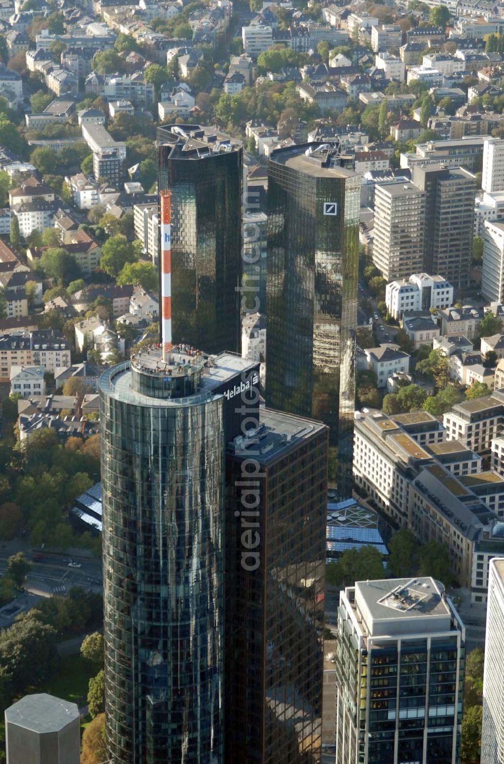 Aerial image Frankfurt am Main - Blick auf die Aussichtsplattform der Hessischen Landesbank in Frankfurt. Öffnungszeiten der Aussichtsplattform: Sonntag bis Donnerstag von 10.00 bis 21.00 Uhr, Freitag und Samstag von 10.00 bis 23.00 Uhr. Landesbank Hessen-Thüringen Girozentrale, Anstalt des öffentlichen Rechts, MAIN TOWER, Neue Mainzer Straße 52-58, D-60311 Frankfurt am Main, Germany - Tel. (+49) 69 91 32-01