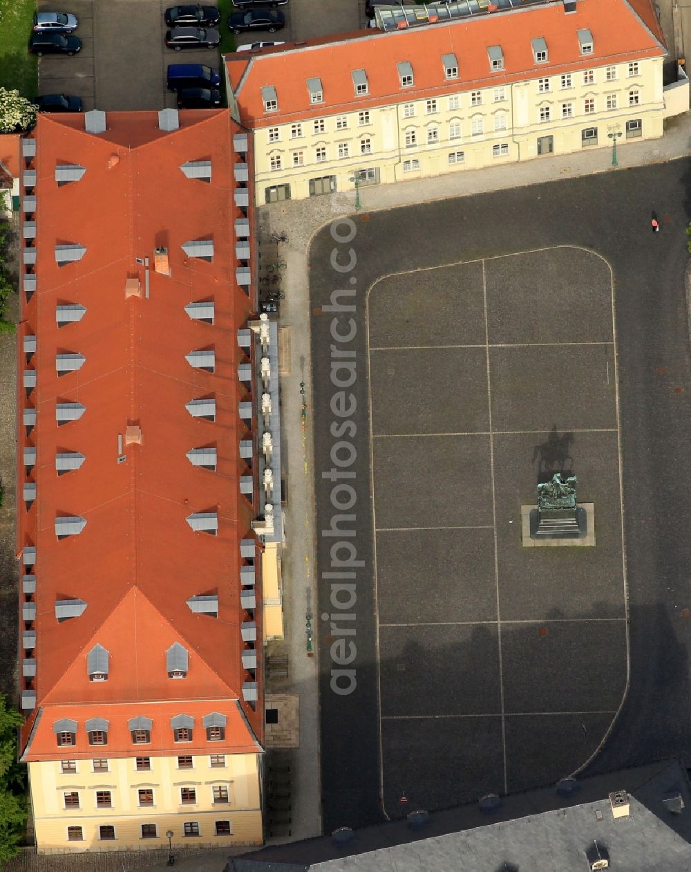 Aerial image Weimar - Democracy Square with equestrian statue of Grand Duke Carl August on the main building of the Academy of Music Franz Liszt in Weimar in Thuringia