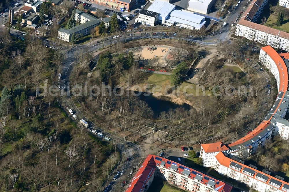 Aerial image Berlin - Ensemble space an place Alboinplatz in Schoeneberg in the inner city center in the district Schoeneberg in Berlin, Germany