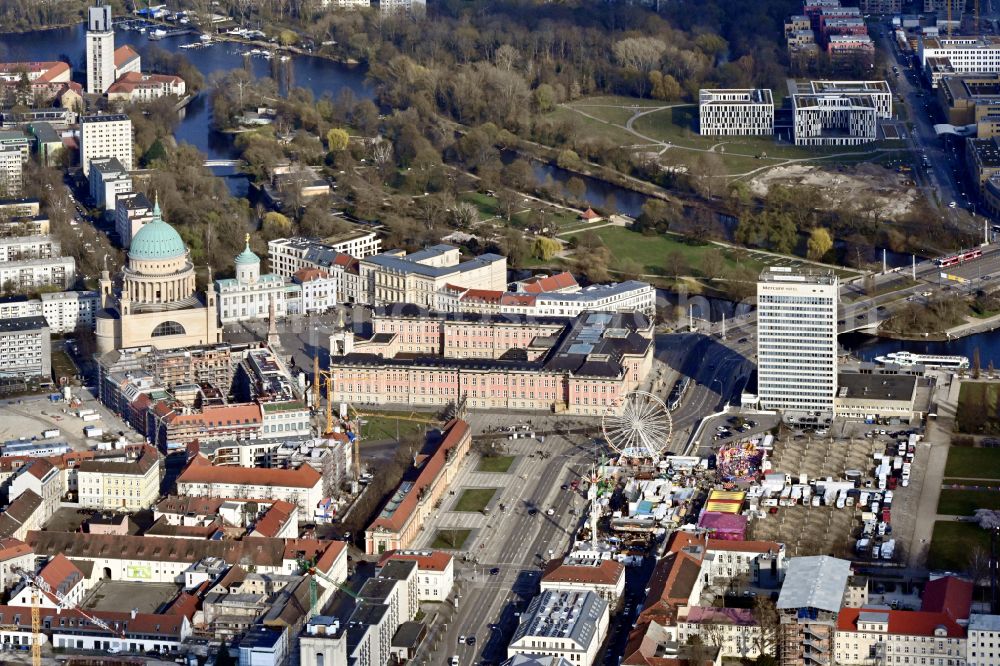 Aerial photograph Potsdam - Ensemble space and place Alter Markt in the inner city center in Potsdam in the state Brandenburg, Germany