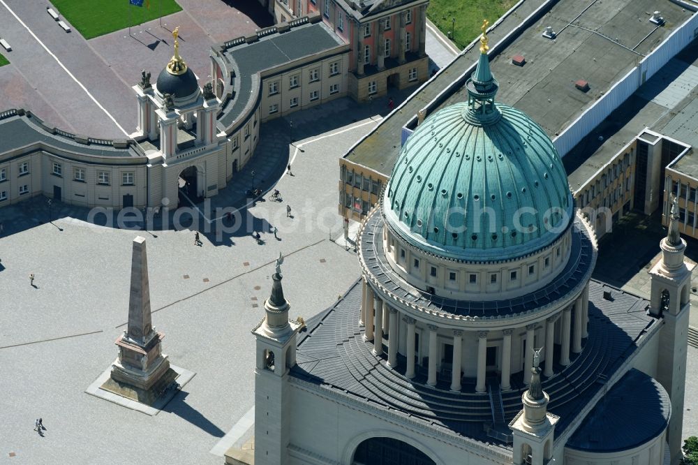 Aerial photograph Potsdam - Ensemble space Alter Markt between dem Landtag Brandenburg and of Sankt Nikolaikirche in the inner city center in the district Innenstadt in Potsdam in the state Brandenburg, Germany