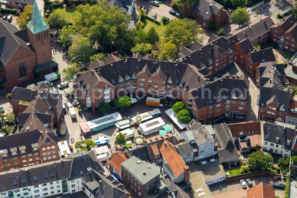 Aerial image Dinslaken - Ensemble space on Altmarktbrunnen in the inner city center in Dinslaken in the state North Rhine-Westphalia, Germany