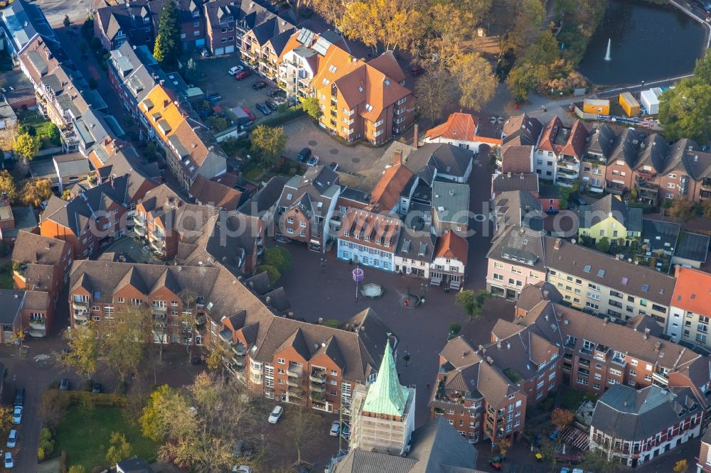 Aerial photograph Dinslaken - Ensemble space on Altmarktbrunnen in the inner city center in Dinslaken in the state North Rhine-Westphalia, Germany