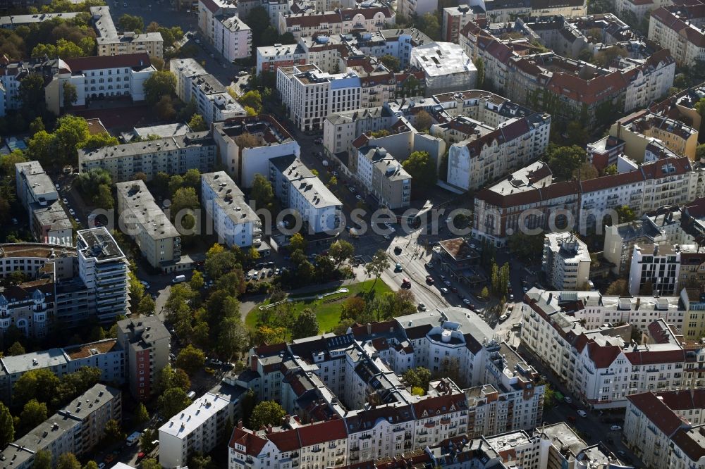 Aerial photograph Berlin - Ensemble space Bayerischer Platz in the inner city center in the district Schoeneberg in Berlin, Germany