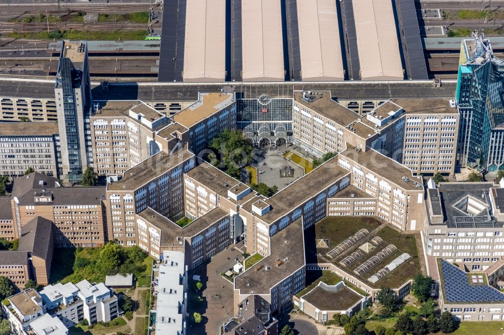 Düsseldorf from above - Ensemble space an place of Bertha-von-Suttner-Platz - Konrad-Adenauer-Platzwith with the Central Station Duesseldorf and office buildings in the inner city center in Duesseldorf at Ruhrgebiet in the state North Rhine-Westphalia, Germany