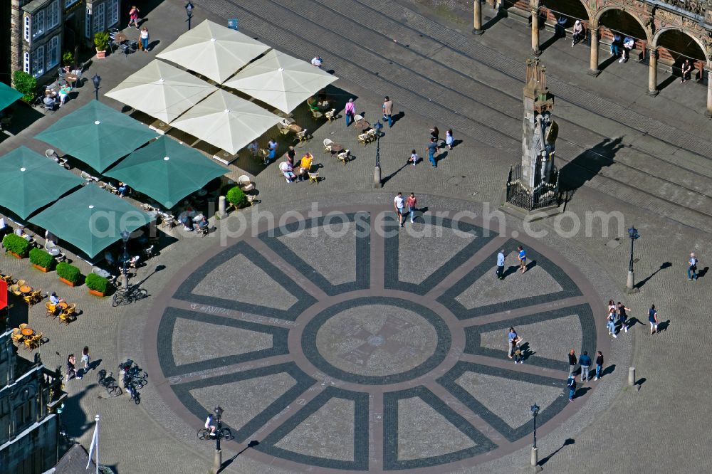 Aerial photograph Bremen - Ensemble space an place Bremer Marktplatz in the inner city center on street Am Markt in the district Altstadt in Bremen, Germany