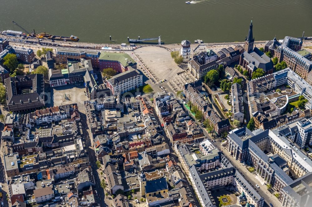 Düsseldorf from the bird's eye view: Ensemble space Burgplatz in the inner city center in Duesseldorf in the state North Rhine-Westphalia, Germany