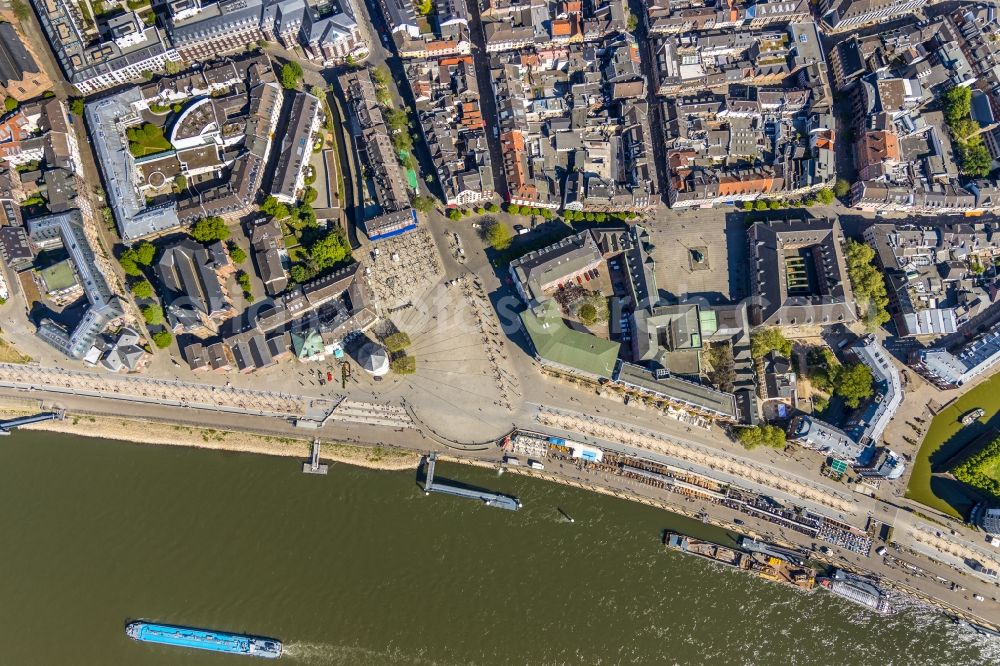 Aerial image Düsseldorf - Ensemble space Burgplatz in the inner city center in Duesseldorf in the state North Rhine-Westphalia, Germany