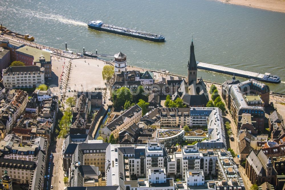 Düsseldorf from the bird's eye view: Ensemble space Burgplatz in the inner city center in Duesseldorf in the state North Rhine-Westphalia, Germany