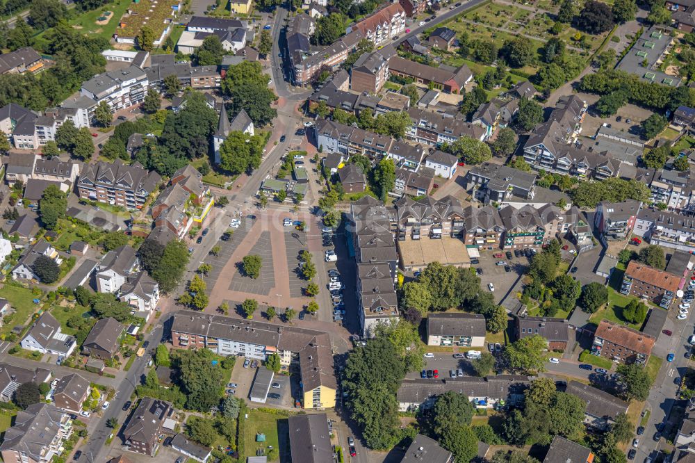 Aerial photograph Dinslaken - Ensemble space an place in the inner city center on place Jahnplatz in Dinslaken at Ruhrgebiet in the state North Rhine-Westphalia, Germany