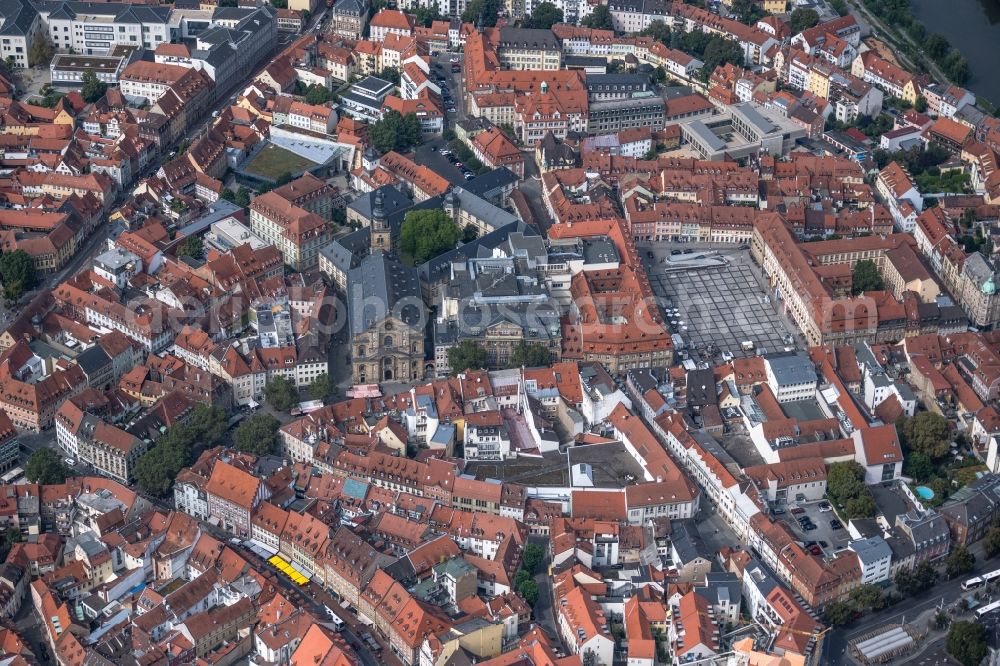 Aerial photograph Bamberg - Ensemble space with cathedral and new residence in the inner city center in Bamberg in the state Bavaria, Germany