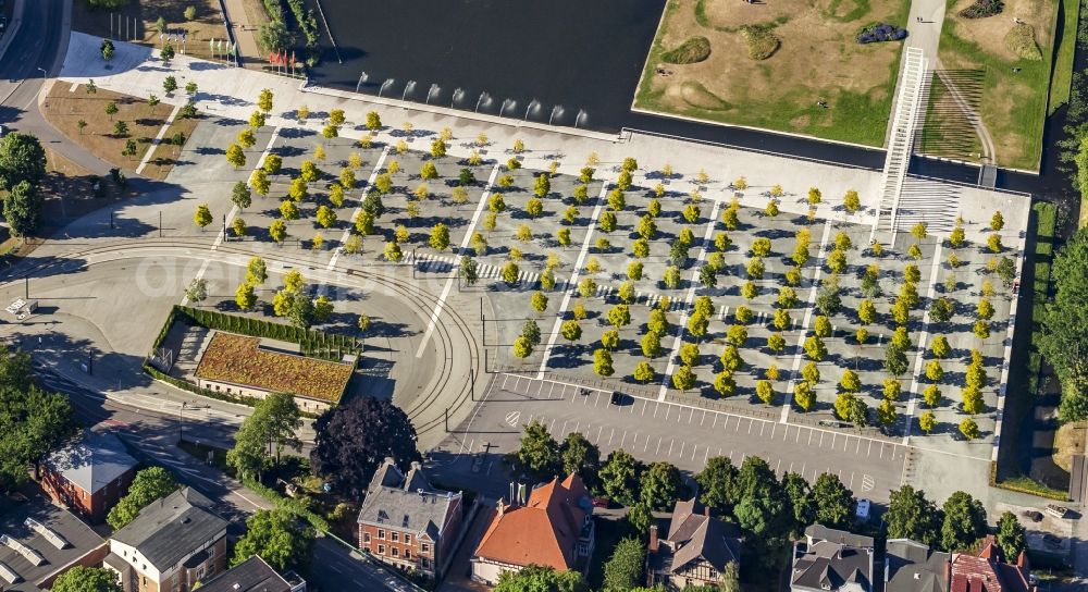 Schwerin from above - Ensemble space with Eingang zum Schlosspark in the inner city center in Schwerin in the state Mecklenburg - Western Pomerania