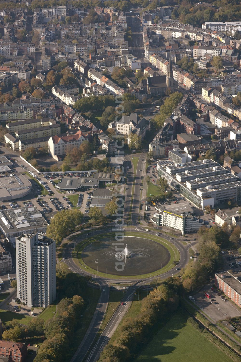 Aachen from the bird's eye view: Ensemble space an place Europaplatz in the inner city center on street Joseph-von-Goerres-Strasse in Aachen in the state North Rhine-Westphalia, Germany