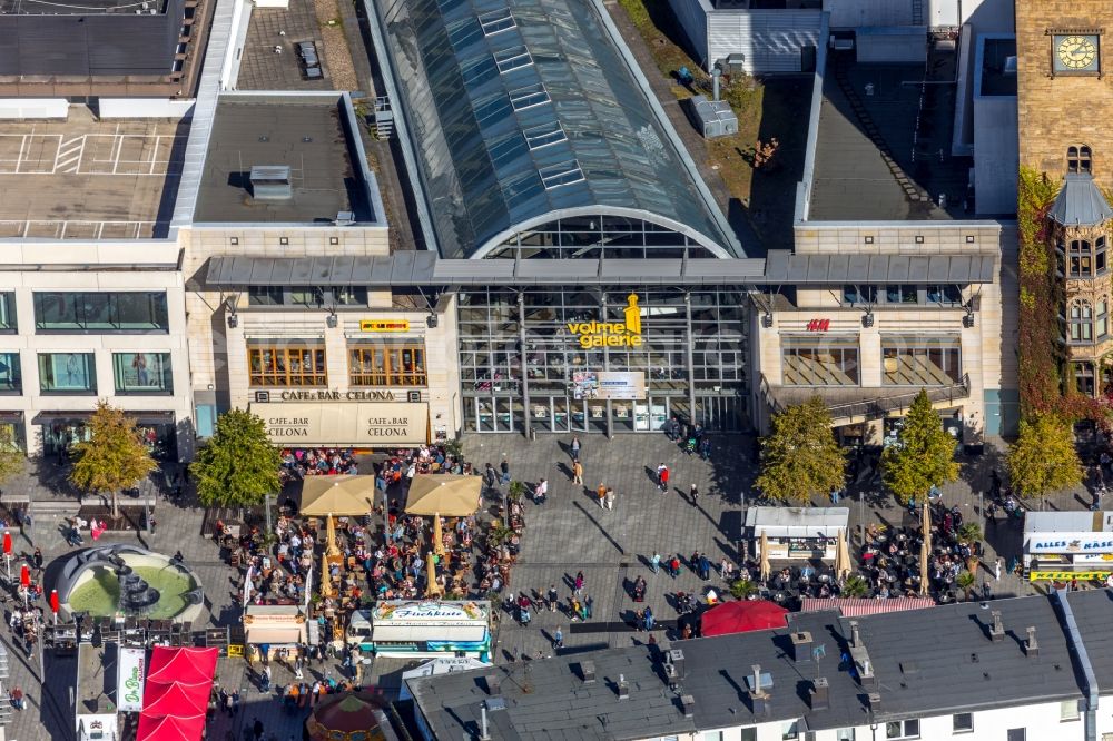 Aerial photograph Hagen - Ensemble space Friedrich-Ebert-Platz before the Volme Galerie in the inner city center in Hagen in the state North Rhine-Westphalia, Germany