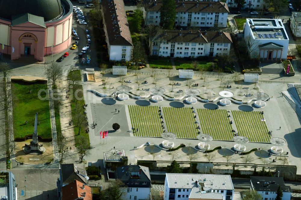 Darmstadt from the bird's eye view: Ensemble space and place Georg-Buechner-Platz (also Georg-Buechner-Anlage) in the inner city center in Darmstadt in the state Hesse, Germany