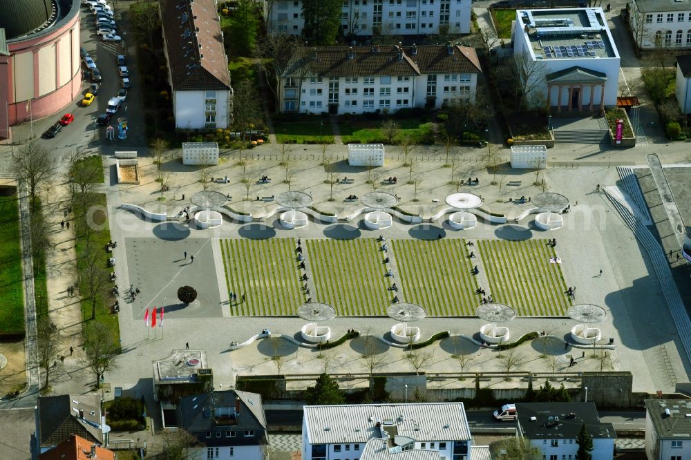 Aerial photograph Darmstadt - Ensemble space and place Georg-Buechner-Platz (also Georg-Buechner-Anlage) in the inner city center in Darmstadt in the state Hesse, Germany