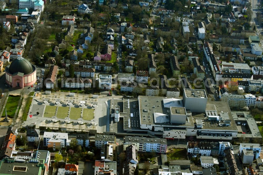 Darmstadt from above - Ensemble space and place Georg-Buechner-Platz (also Georg-Buechner-Anlage) in the inner city center in Darmstadt in the state Hesse, Germany