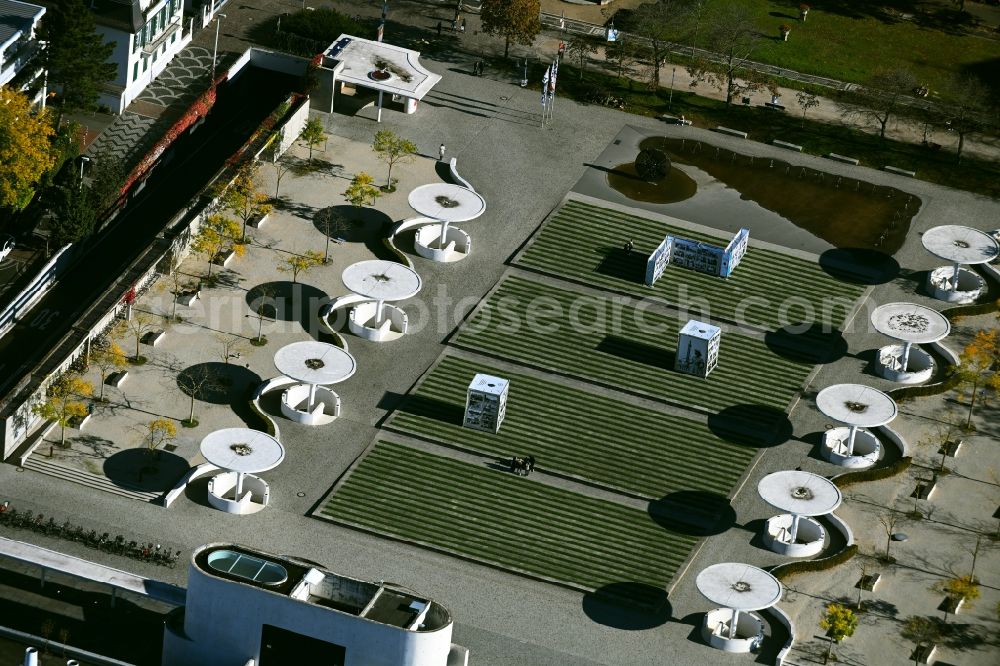 Darmstadt from the bird's eye view: Ensemble space and place Georg-Buechner-Platz (also Georg-Buechner-Anlage) in the inner city center in Darmstadt in the state Hesse, Germany