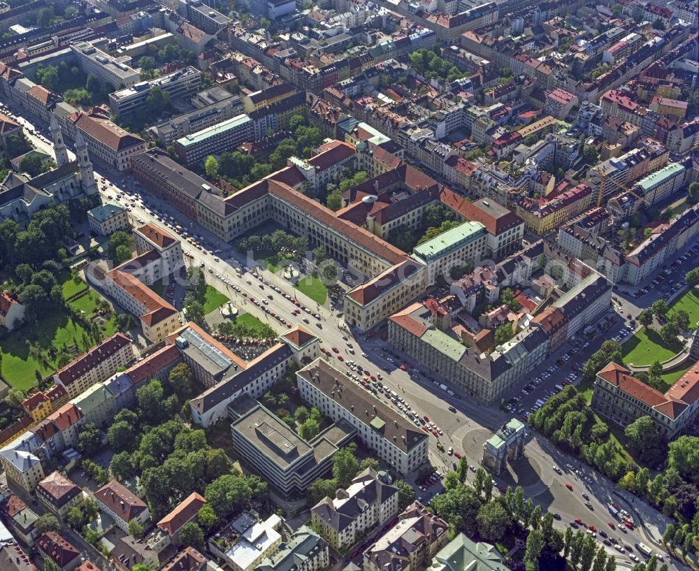 Aerial image München - Ensemble space Geschwister-Scholl-Platz - Ludwigstrasse in the inner city center in the district Maxvorstadt in Munich in the state Bavaria, Germany