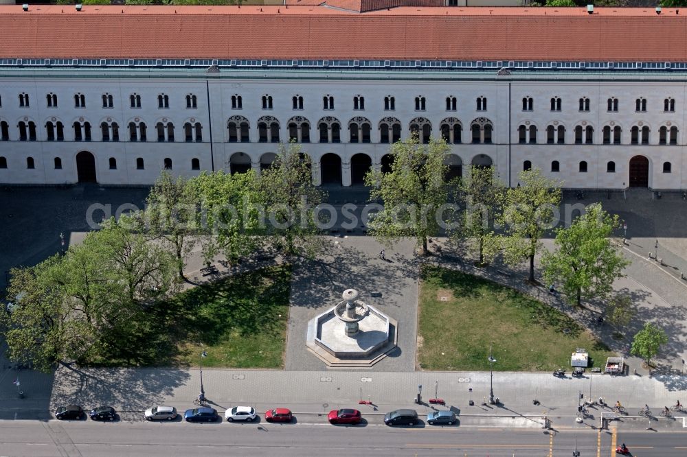 Aerial image München - Ensemble space Geschwister-Scholl-Platz - Ludwigstrasse in the inner city center in the district Maxvorstadt in Munich in the state Bavaria, Germany