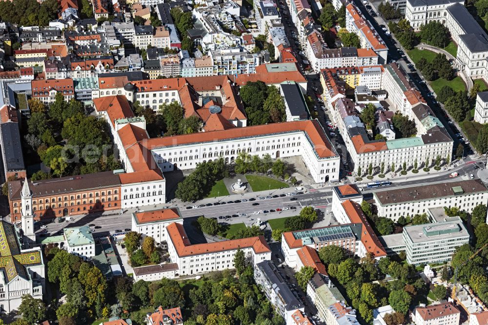 Aerial image München - Ensemble space Geschwister-Scholl-Platz - Ludwigstrasse in the inner city center in the district Maxvorstadt in Munich in the state Bavaria, Germany