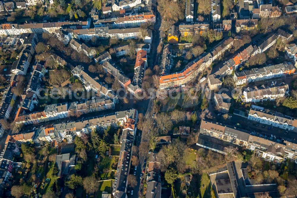 Mülheim an der Ruhr from the bird's eye view: Ensemble space Goetheplatz in residencial Dichterviertel in the inner city center in Muelheim on the Ruhr in the state North Rhine-Westphalia