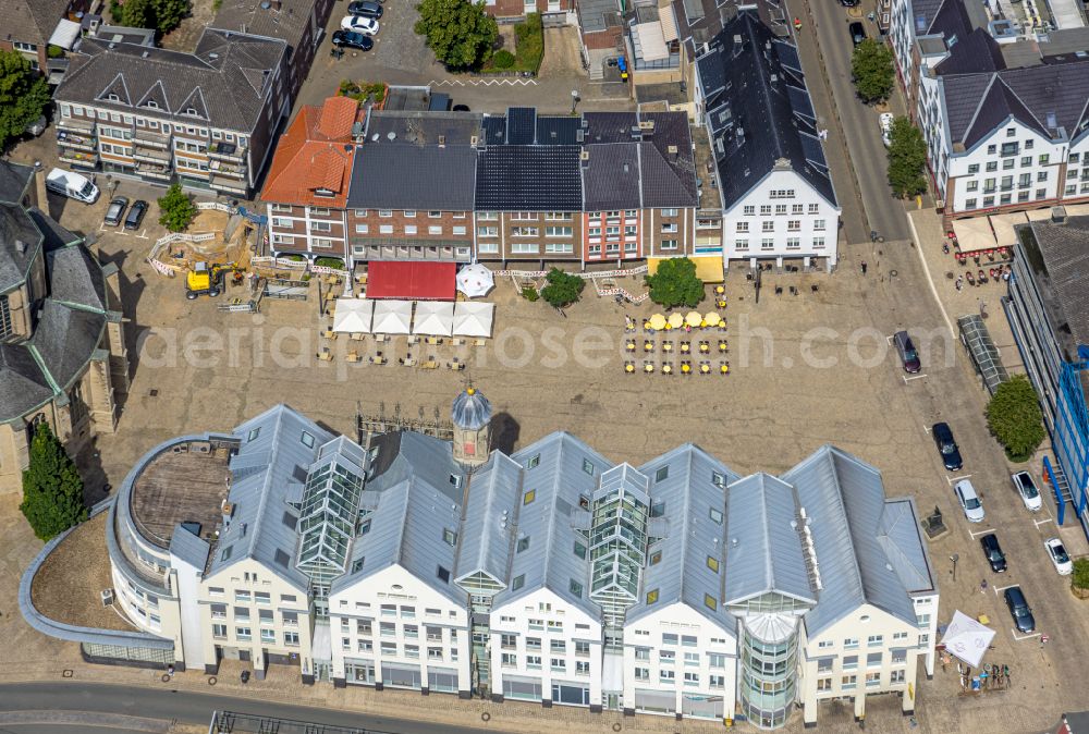 Aerial photograph Wesel - Ensemble space an place Grosser Markt in the inner city center in Wesel at Ruhrgebiet in the state North Rhine-Westphalia, Germany