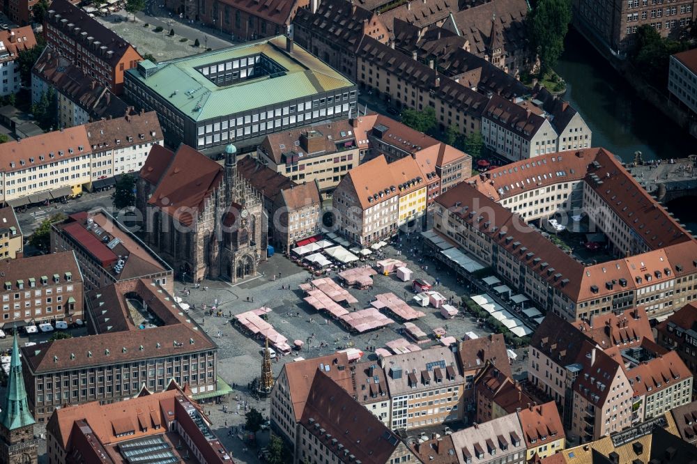 Aerial photograph Nürnberg - Ensemble space Hauptmarkt Nuernberg in the inner city center in Nuremberg in the state Bavaria, Germany