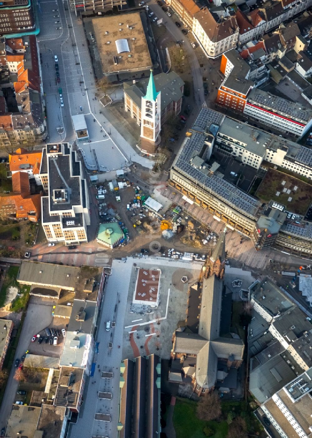 Aerial photograph Gelsenkirchen - Ensemble space an place Heinrich-Koenig-Platz in the inner city center in the district Gelsenkirchen-Mitte in Gelsenkirchen at Ruhrgebiet in the state North Rhine-Westphalia, Germany