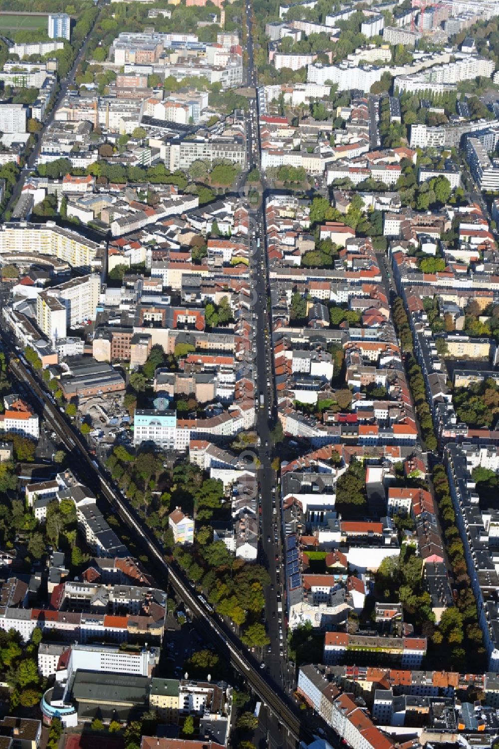 Berlin from the bird's eye view: Ensemble space Heinrichplatz - Oranienstrasse, Skalitzer Strasse in the inner city center in the district Kreuzberg in Berlin, Germany