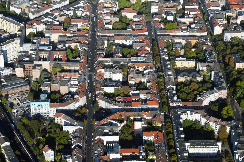 Aerial photograph Berlin - Ensemble space Heinrichplatz - Oranienstrasse, Skalitzer Strasse in the inner city center in the district Kreuzberg in Berlin, Germany