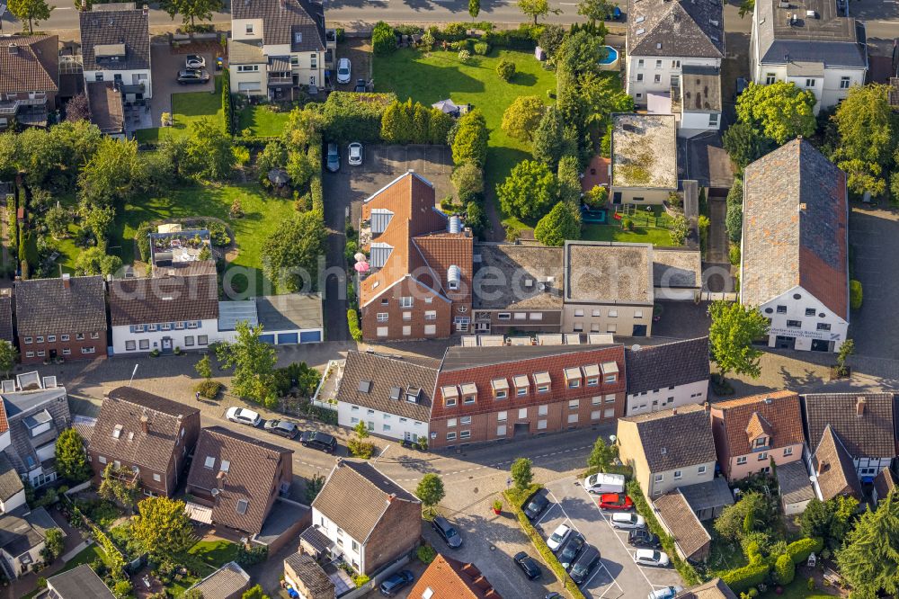 Aerial photograph Beckum - Ensemble space an place Huehlstrasse - Nordwall in the inner city center in Beckum at Sauerland in the state North Rhine-Westphalia, Germany