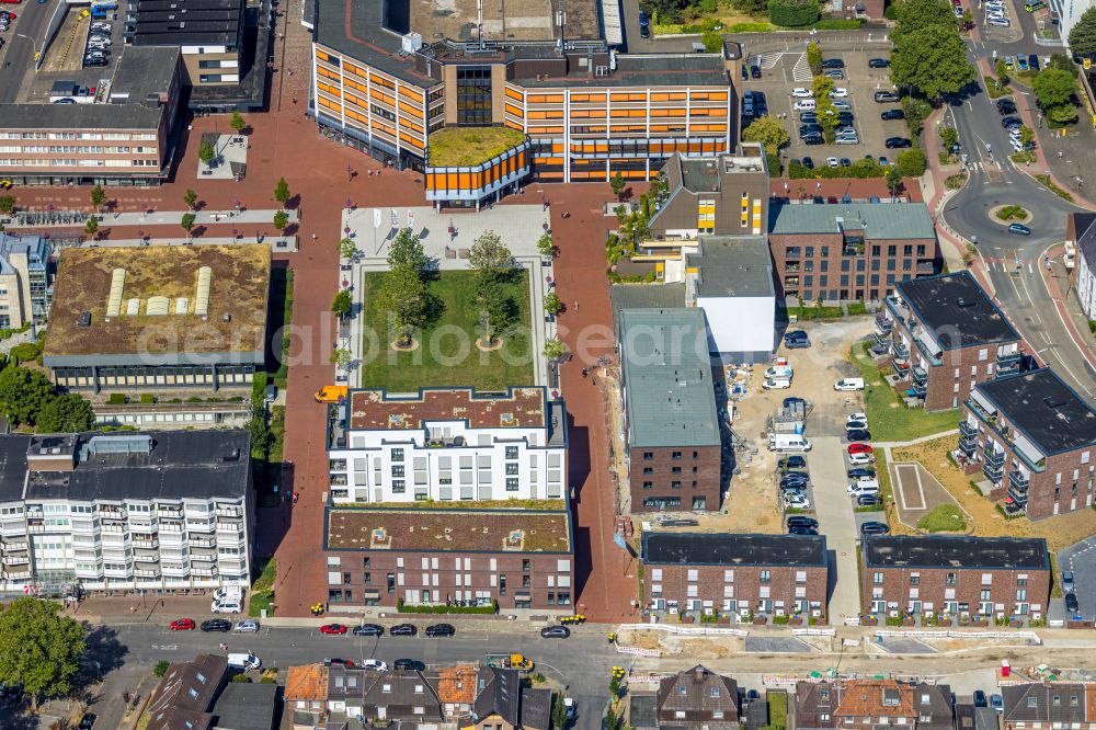 Kamp-Lintfort from above - Ensemble space an place Karl-Fluegel-Platz in the inner city center on street Kamperdickstrasse in Kamp-Lintfort at Ruhrgebiet in the state North Rhine-Westphalia, Germany