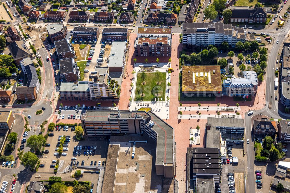 Aerial photograph Kamp-Lintfort - Ensemble space an place Karl-Fluegel-Platz in the inner city center on street Kamperdickstrasse in Kamp-Lintfort at Ruhrgebiet in the state North Rhine-Westphalia, Germany