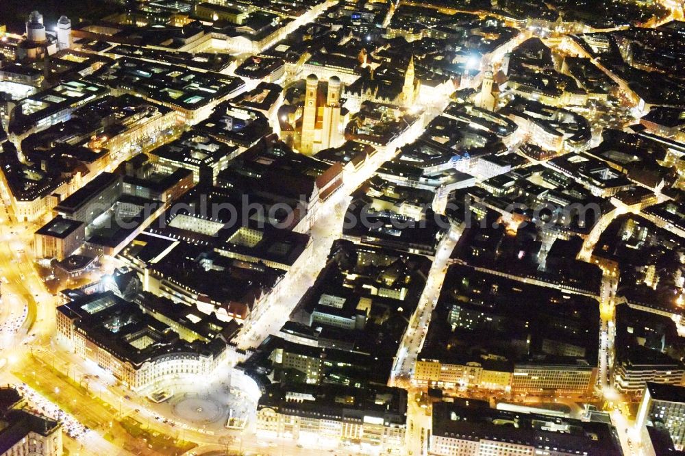 Aerial photograph München - Night view of Space Ensemble Karlsplatz Stachus to Neuhauser Strasse in the inner city center in Munich in Bavaria