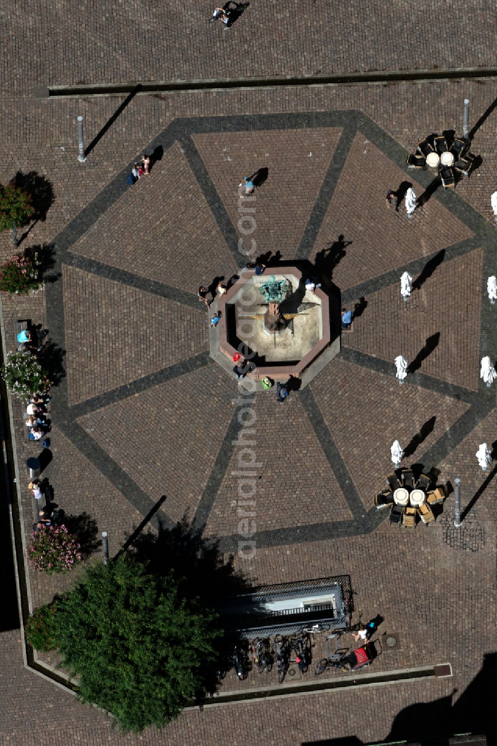 Freiburg im Breisgau from the bird's eye view: Square ensemble on the potato market in the city center of the old town in Freiburg im Breisgau in the state Baden-Wuerttemberg, Germany