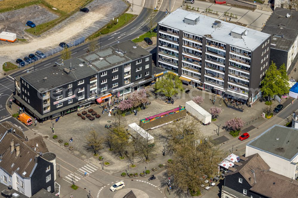 Aerial photograph Heiligenhaus - Ensemble space an place Kirchplatz in the inner city center in Heiligenhaus at Ruhrgebiet in the state North Rhine-Westphalia, Germany