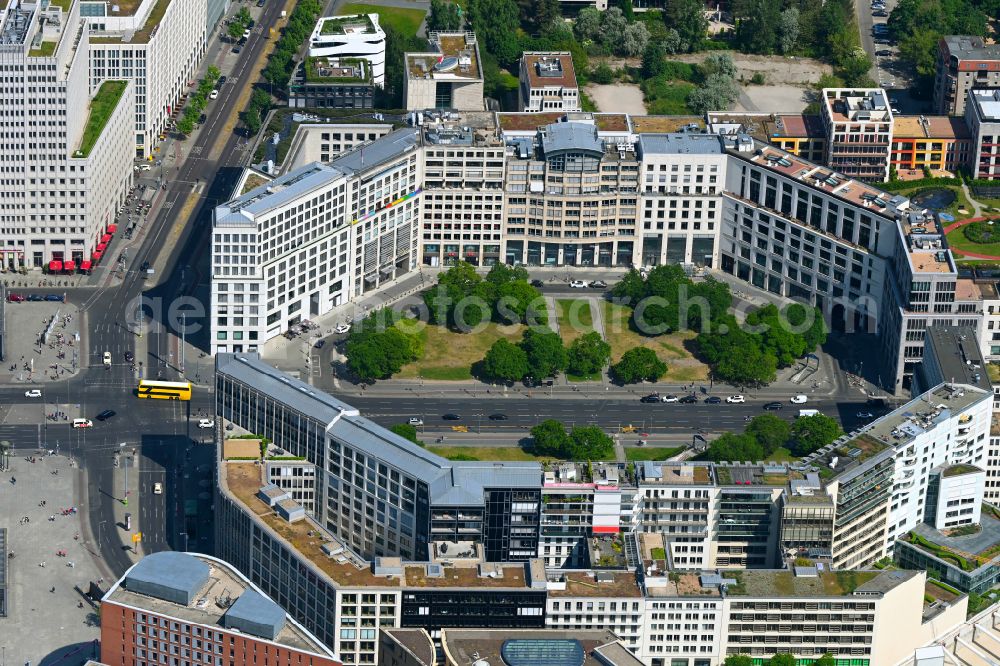 Aerial photograph Berlin - Ensemble space an place Leipziger Platz in the inner city center in the district Mitte in Berlin, Germany