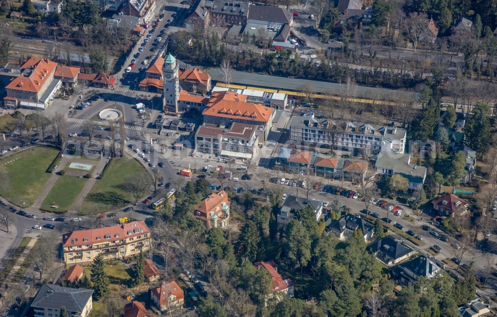 Aerial image Berlin - Ensemble space an place Ludolfinger Platz in Ortsteil Frohnau in the inner city center in Berlin, Germany