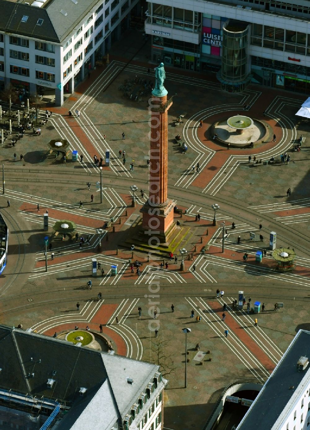 Aerial photograph Darmstadt - Square ensemble Luisenplatz with Ludwig monument in the city center in Darmstadt in the state Hesse, Germany