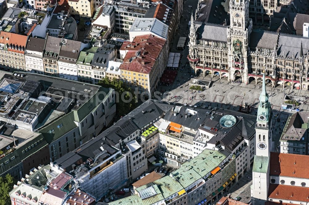 Aerial photograph München - Ensemble space Marienplatz on Town Hall in the inner city center in Munich in the state Bavaria, Germany