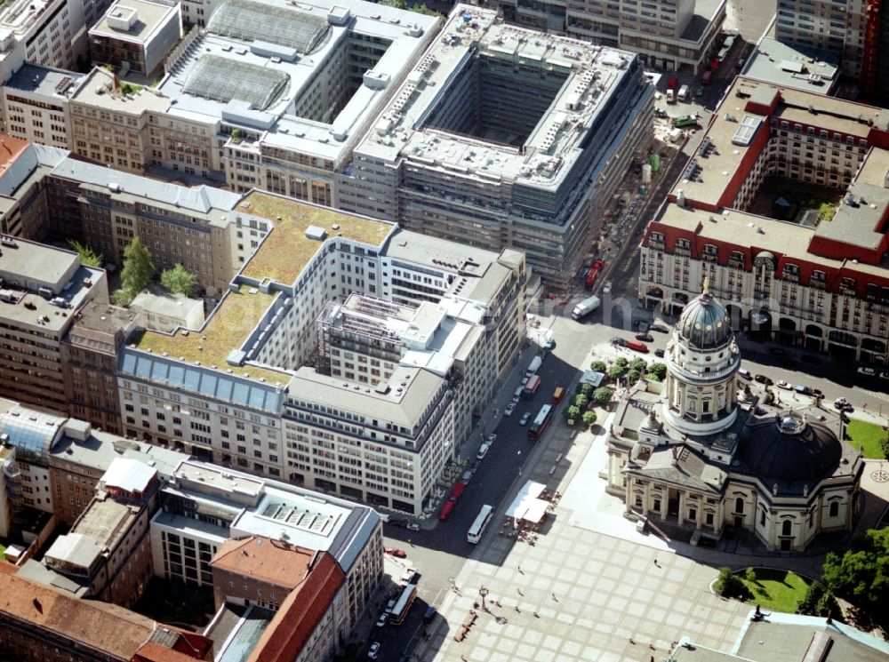 Aerial photograph Berlin - Ensemble space Markgrafenstrasse - Mohrenstrasse on Deutscher Dom on Gendarmenmarkt in the inner city center in the district Mitte in Berlin, Germany