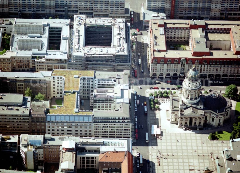 Berlin from the bird's eye view: Ensemble space Markgrafenstrasse - Mohrenstrasse on Deutscher Dom on Gendarmenmarkt in the inner city center in the district Mitte in Berlin, Germany