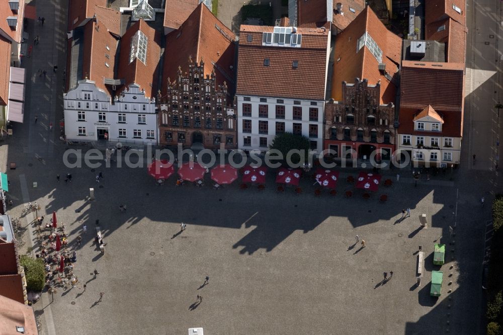 Aerial image Greifswald - Ensemble space an place market in the old town and downtown area in the inner city center in Greifswald in the state Mecklenburg - Western Pomerania, Germany