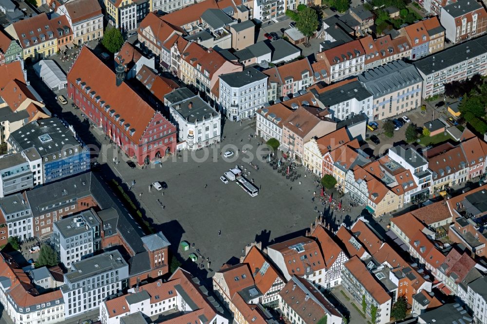 Greifswald from above - Ensemble space an place market with the town hall in the old town and downtown area in the inner city center in Greifswald in the state Mecklenburg - Western Pomerania, Germany