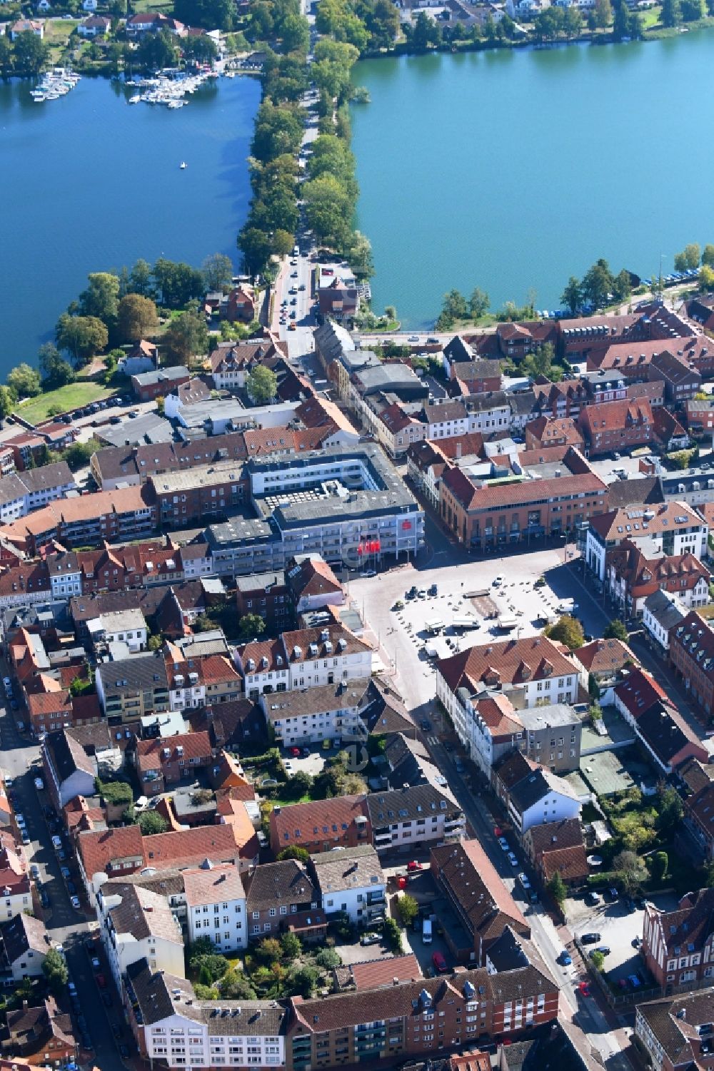 Aerial image Ratzeburg - Ensemble space Am Markt in the inner city center in Ratzeburg in the state Schleswig-Holstein, Germany